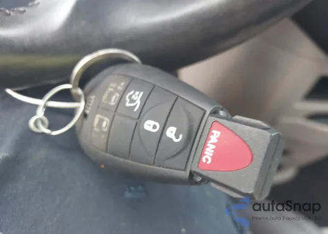 2015 Chrysler Town & Country Touring z USA, uszkodzony, nr VIN 2C4RC1BG8FR741087